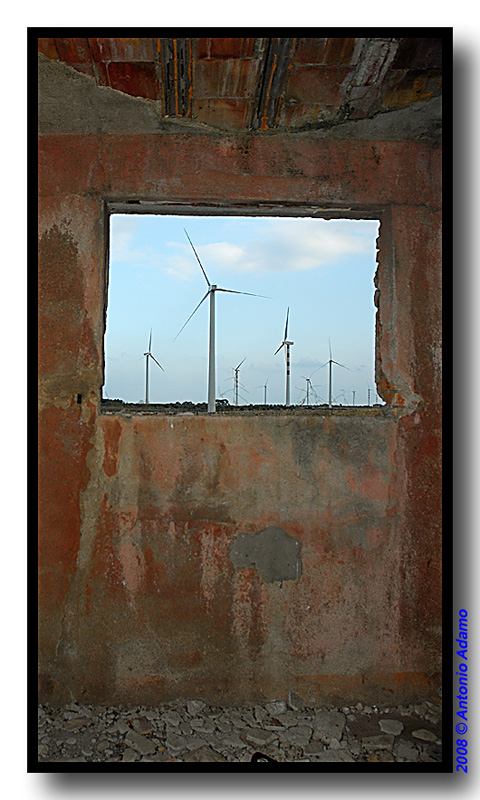 Passato e futuro:il parco eolico di Crotone